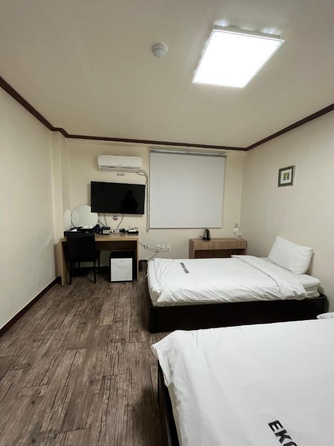 Ekonomy Hotel Мокпхо Екстер'єр фото