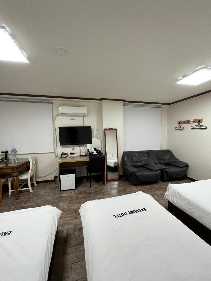 Ekonomy Hotel Мокпхо Екстер'єр фото