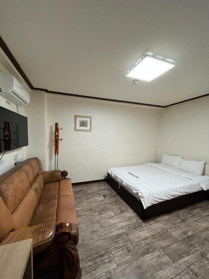 Ekonomy Hotel Мокпхо Екстер'єр фото