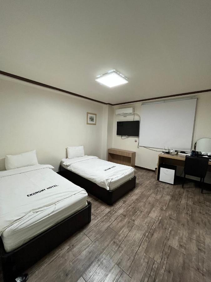 Ekonomy Hotel Мокпхо Екстер'єр фото