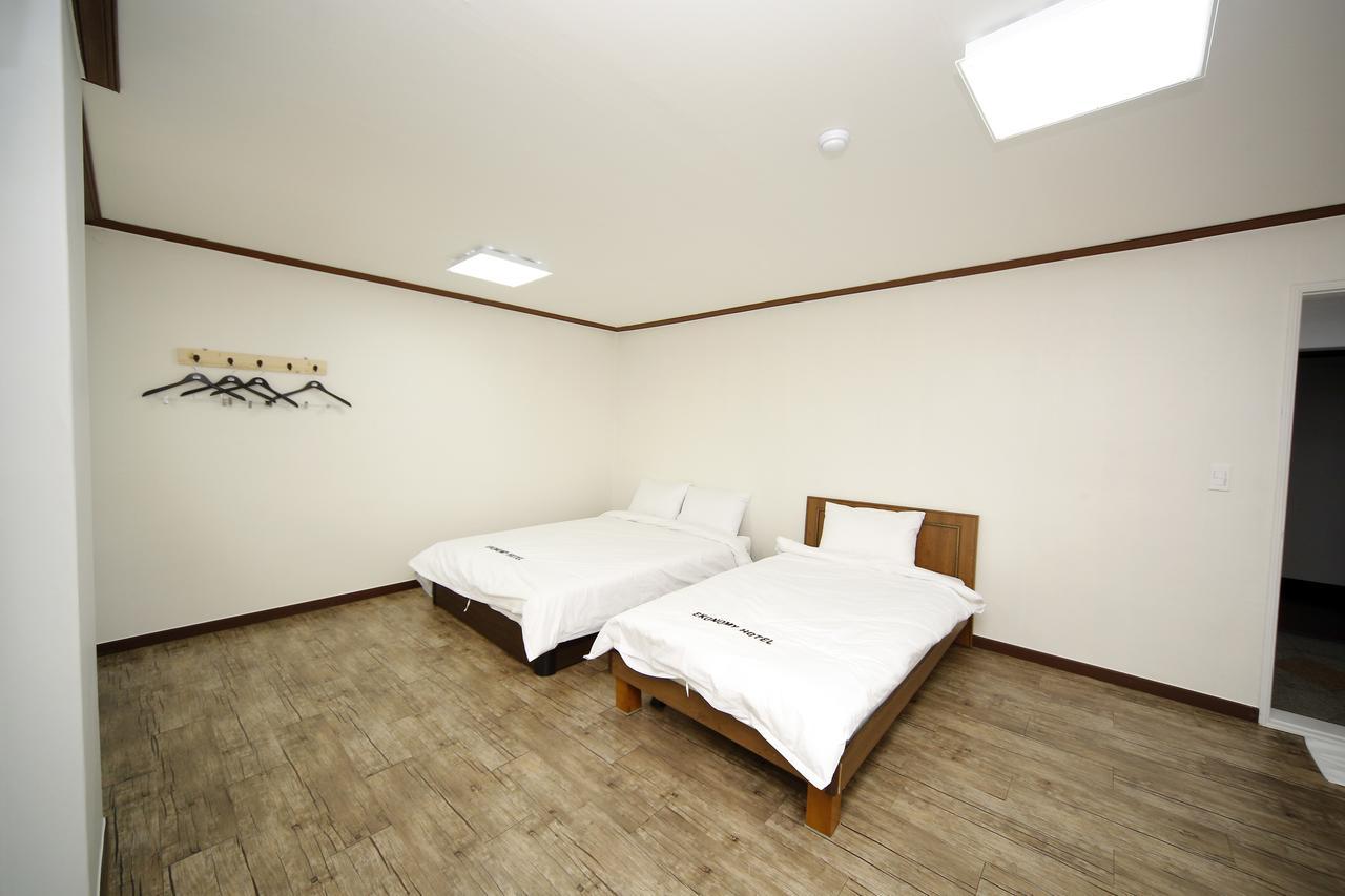 Ekonomy Hotel Мокпхо Екстер'єр фото